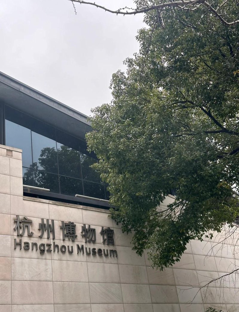 在古代中国，青瓷不仅是贵族的象征，更是一种文化的传承。今天我们就来解析一下“青瓷演员表”，看看这些精美的瓷器是如何在历史长河中扮演重要角色的。