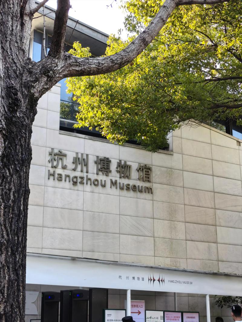 陶瓷艺术大师王锡良：在瓷艺之路上的璀璨光芒